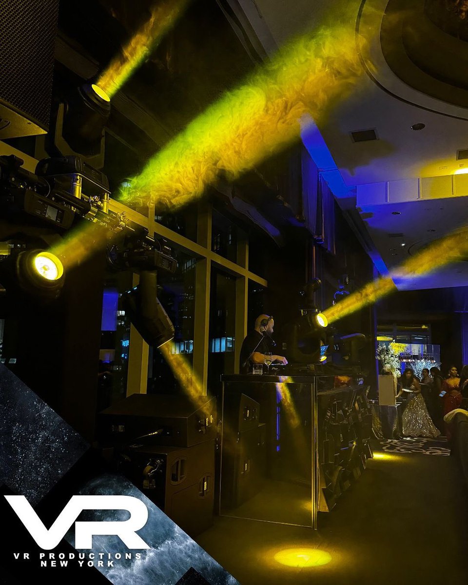 Waking up the week and getting the party started at the Mandarin Oriental New York with @vrproductionsny & a rig of @robelighting #Pointe luminaires.

#therobeway #robelighting #vrproductions #eventlighting #eventdesign