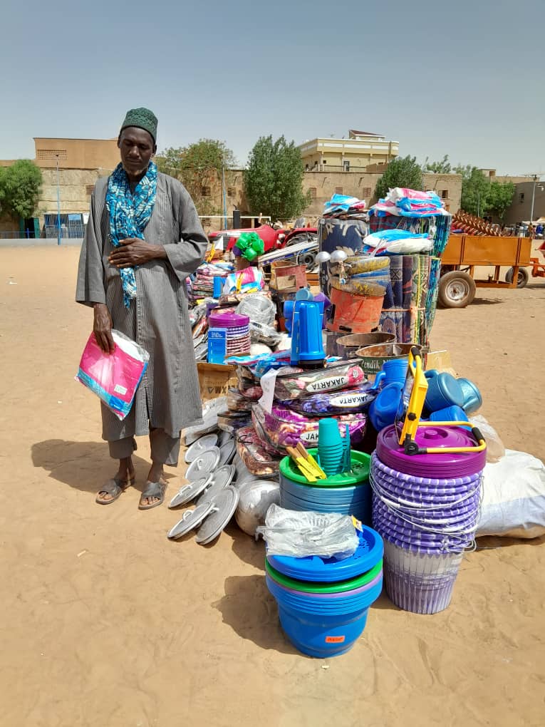ONGImadel's tweet image. #PCRSS
Dans le cadre de l’exécution de sa mission, IMADEL a participé le 24/04 a la remise officielle par le projet PCRSS des matériaux comme, tracteurs, batteuses, motoculteurs aux OCB et des kits pour les Vulnérables et PDI à Mopti.
@ONGImadel @SOS_SAHEL_