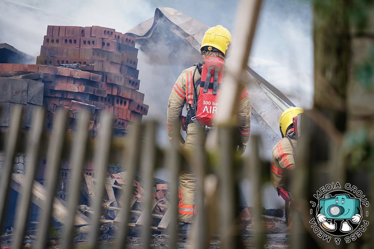 🚒 Firefighters are currently tackling a Fire on Croston Close Road in Ramsbottom. 

@MENnewsdesk 
More information in the thread 🧵: