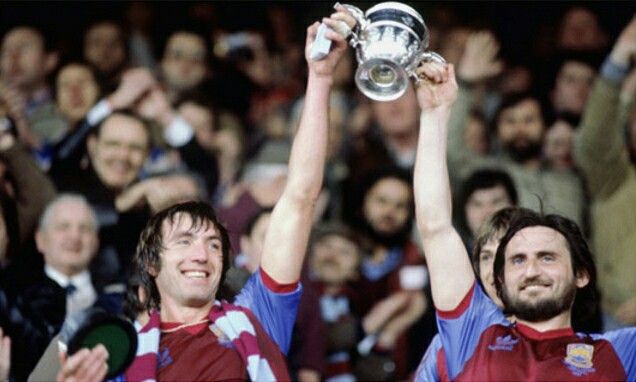 Bill and Frank lift the 2nd Division Trophy in May 1981. FA Cup Winners 1980, losing only 1-0 to Champions Liverpool in Charity Shield and took the same European Champions to a replay in the League Cup Final 1981 and reached ECWC Qtr Final. One of the best teams in our history ⚒️