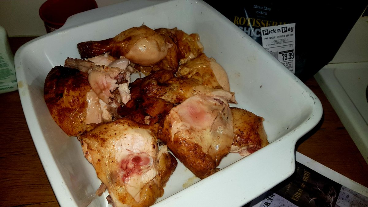 TBCXTC's tweet image. Think it's time we address this raw Rotisserie chicken issue..... why do you do this @PicknPay 

@Sparsouthafrica @WOOLWORTHS_SA @CheckersSA 
@n4foodandhealth 

The whole point of buying a cooked chicken is so you don't have to cook it ryt? 

Uncooked chicken fellas
