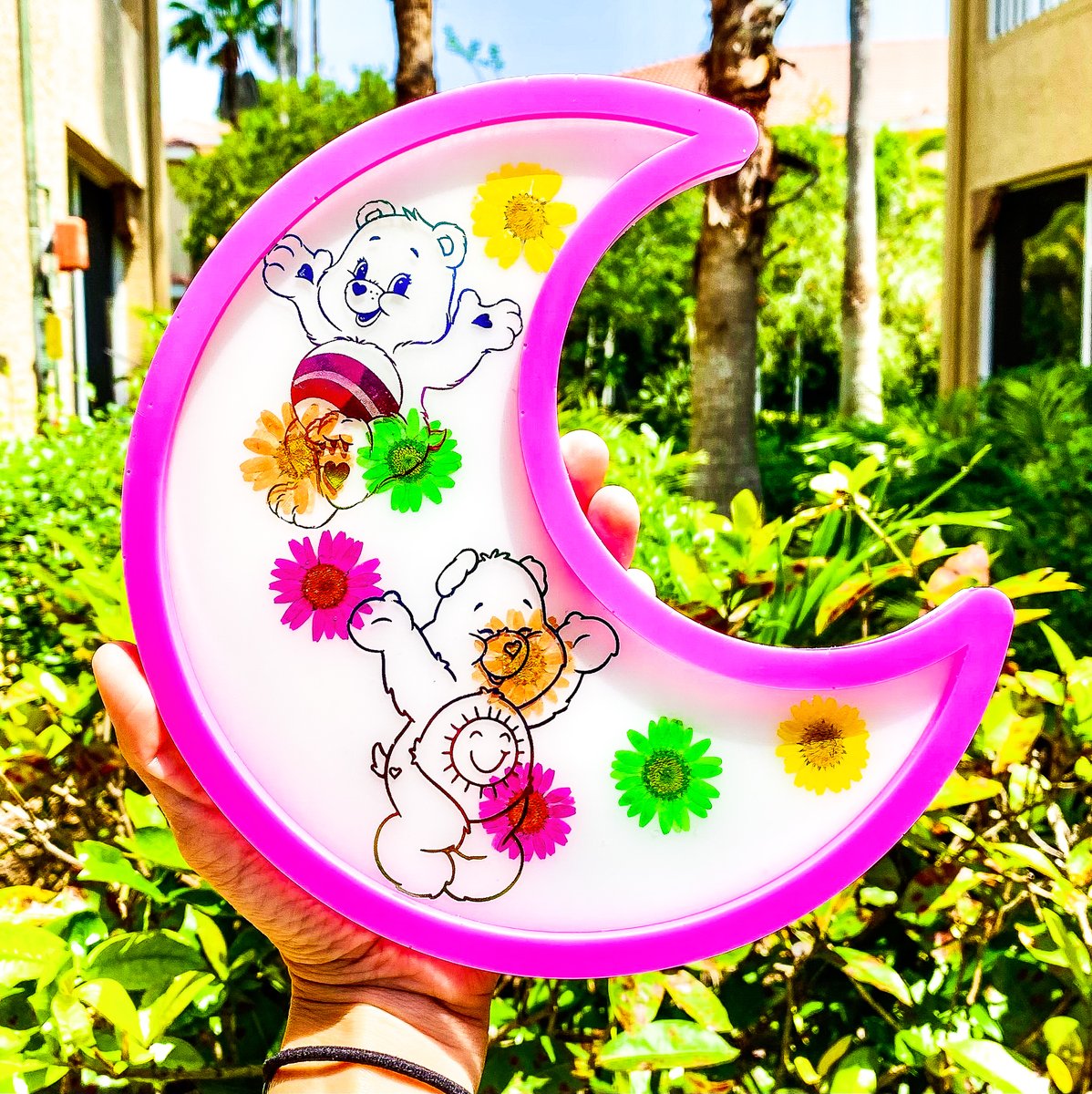 🦋🌈☘️Rainbow Care Bear Crescent Moon Tray☘️🌈🦋
✨snag this cute holo tray!