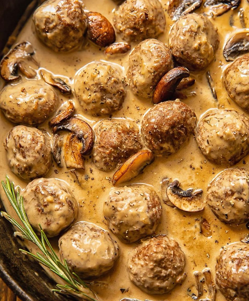 Meatballs in marsala sauce 🍖! 
Eat or pass ?