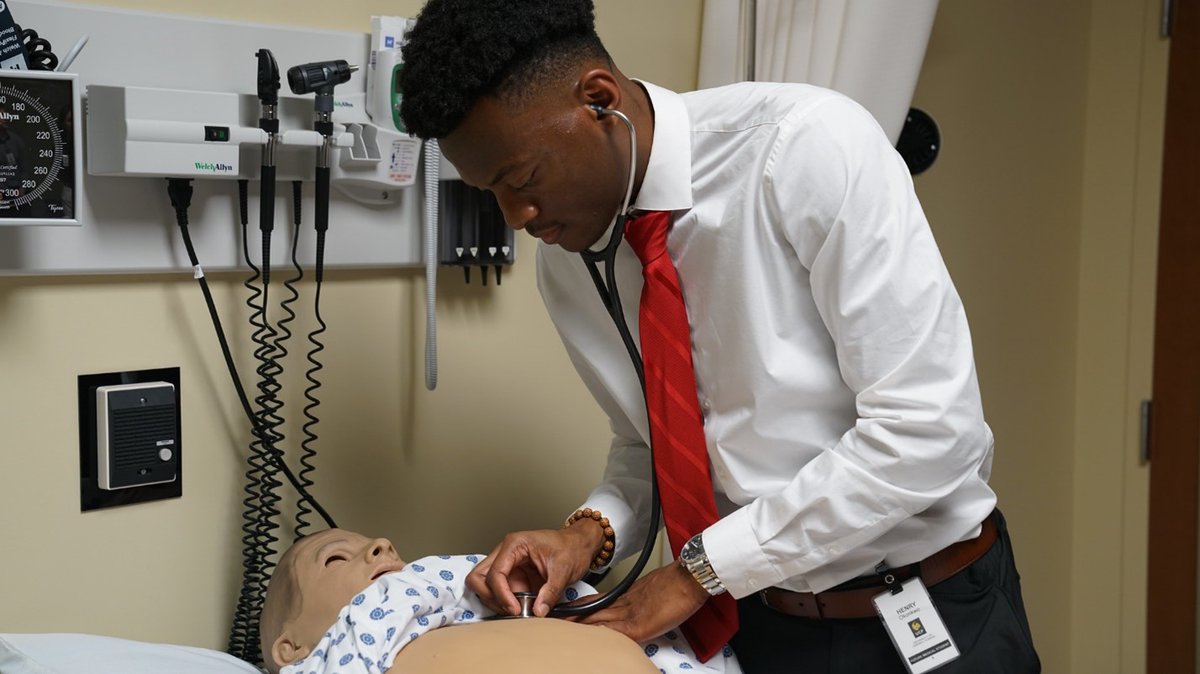 Students from across the United States came to the UCF College of Medicine to preview the college before making their final decision on where to get their medical education. Read more: med.ucf.edu/.../prospectiv…