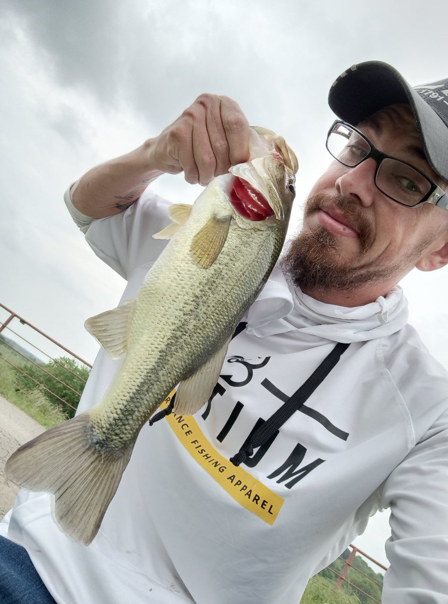 This one smoked it right at the bank and also 👀 the bio for your baitium gear use my code for 20% off. #baitium #bass #pond #fishing #largemouthbass #diawareels #bassproshops #monoline #bankfishing