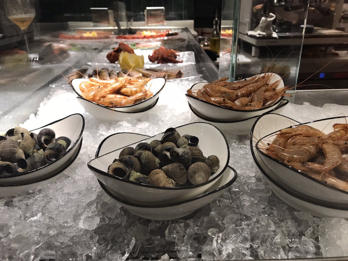 inigoladronm's tweet photo. Pues sí q ha cambiado el antiguo #bar #bodeguilla #Ona! 😳 Una pena xq era el + antiguo y clásico q quedaba 🥺 pero bonito, elegante y #ofertagastronómica 🔝 Nueva #tabernamazuels en “#Pozas”, #LicenciadoPoza, #Bilbao #taberna #bodeguillaona #mazuela #lamazuela #tabernalamazuela https://t.co/VJ0E9oAV9C