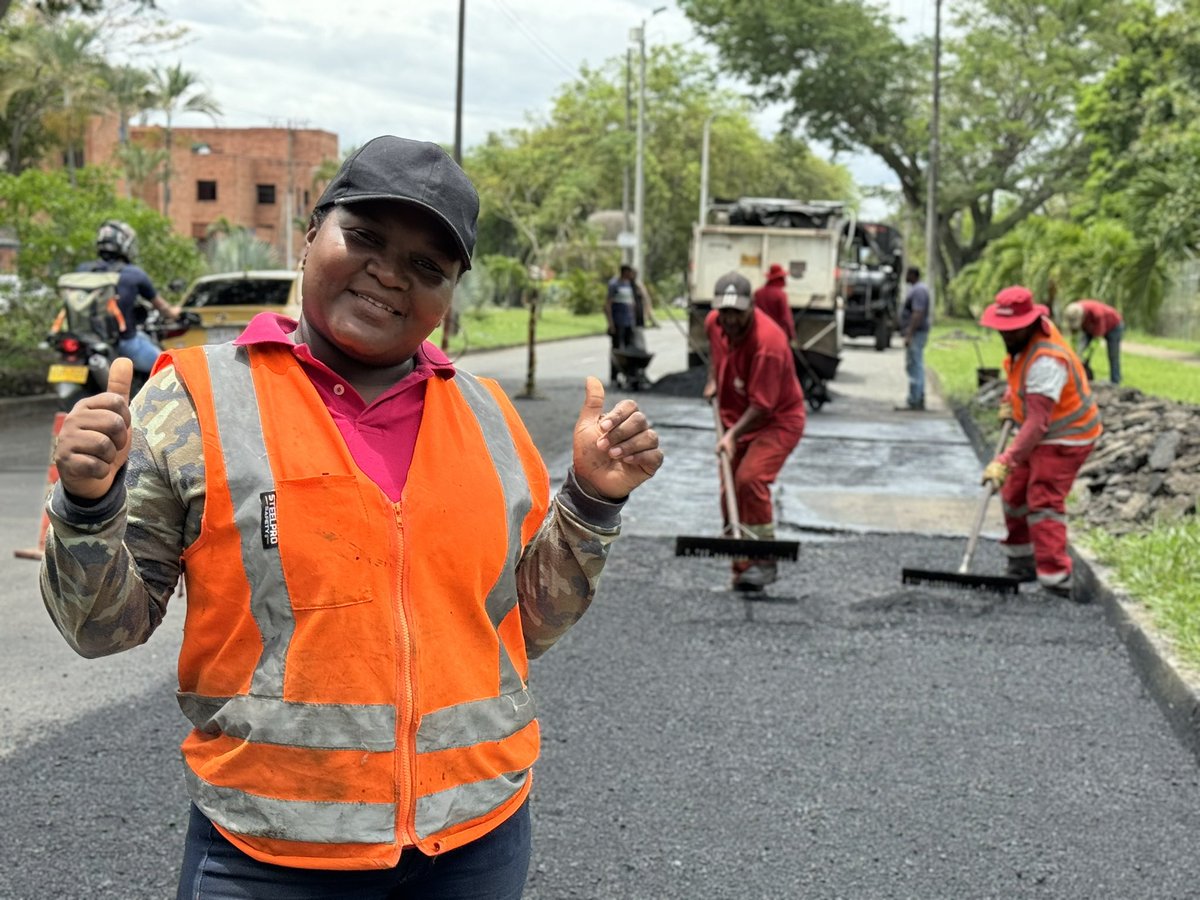 ¡Feliz lunes, caleños!🙌 Hoy es un día muy importante porque radicamos ante el @ConcejoCali nuestro Plan de Desarrollo ‘Cali, Capital Pacífica de Colombia’. 🫶🏙️ ¡Estamos recuperando a Cali! 💪💛 #CaliCapitalPacífica @AlcaldiaDeCali @alejoeder @Luzavasquezt