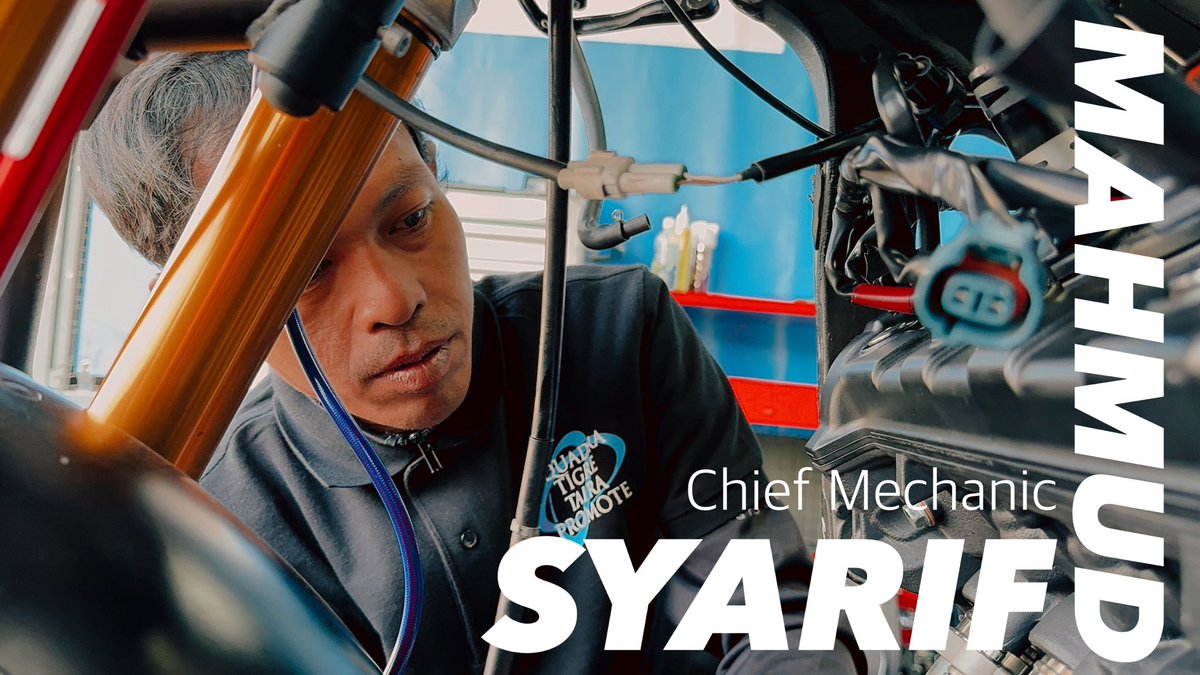 シャリフ・マームッド | チーフメカニック
Syarif Mahmud | Chief Mechanic
#1 阿部恵斗 Keito Abe

通称: シャリフ、シャリちゃん
年齢: 33歳
出身: ジャカルタ・インドネシア
経歴: Moto2世界選手権、アジアロードレース選手権、全日本ロードレース選手権、鈴鹿8耐、インドネシア選手権