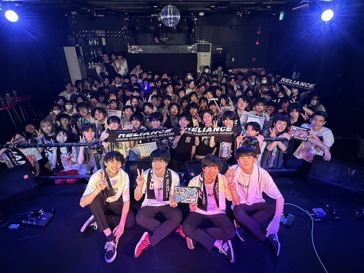 PUSHSTART11's tweet image. Let&apos;s 06CK it!!

1.サーセン/シンガーズハイ
2.XY&amp;amp;Z/松本梨香
3.人にやさしく/THE BLUE HEARTS
4.サクラ咲ケ/嵐

2年間ありがとうございました！
最後の最後にたくさんの人に来ていただいて嬉しかったです！
最高の引退ライブでした！