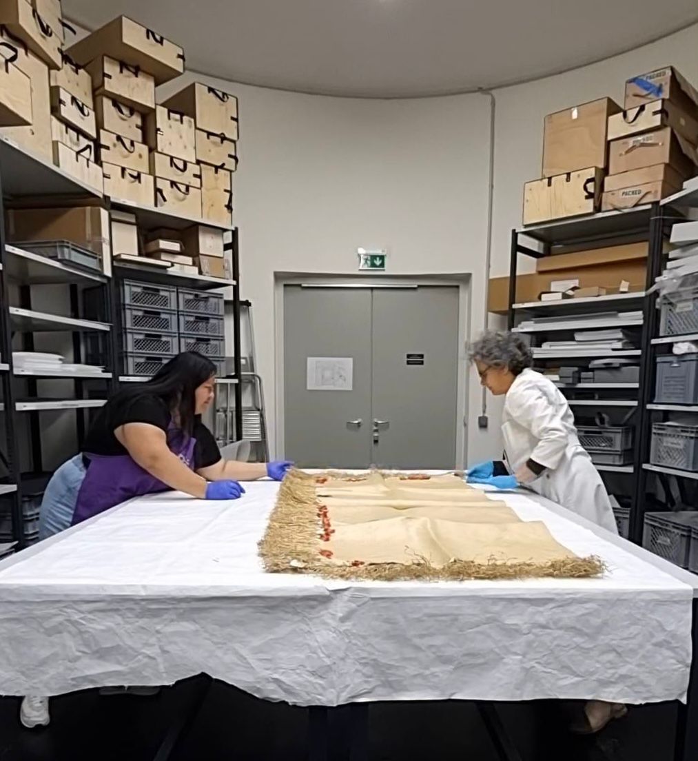 📸 Snapshot of the #ERC #GlobalConservation team in action! PhD Candidates Ruby Satele and Renée Riedler meticulously studying fine mats from the collection at Vienna's Weltmuseum. 🌍🔬