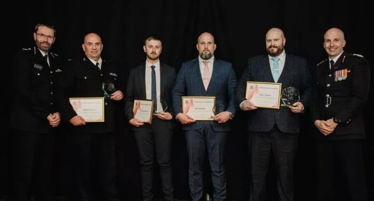 Heroes - brave @EssexPoliceUK police officers 'ran towards danger' to rescue seven children and two adults moments before massive fireball explosion. orlo.uk/85I5s