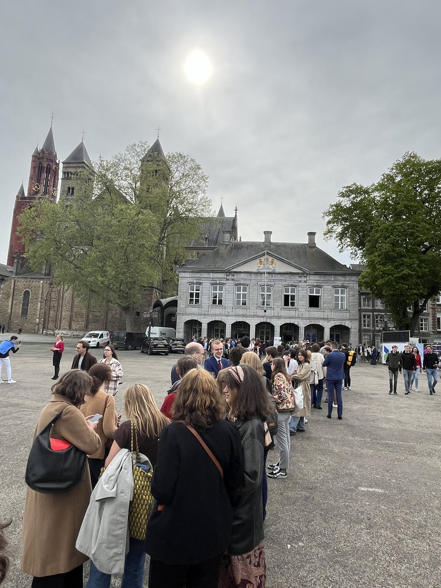 The EU’s politically engaged class is raring to go for tonight’s Maastricht Debate. The Spitzenkandidaten in this year’s European elections will face incumbent @vonderleyen to debate issues with a specific focus on young voters.