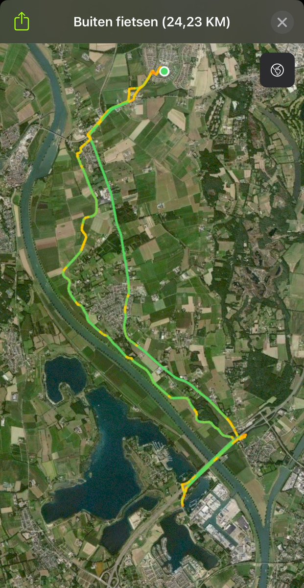 mariskArt's tweet photo. Zo. De Redbull maar even van stal gehaald voor een rondje langs de Maas……heerlijk fietsweer! #StromerST3 https://t.co/AI1vWGC0Vd