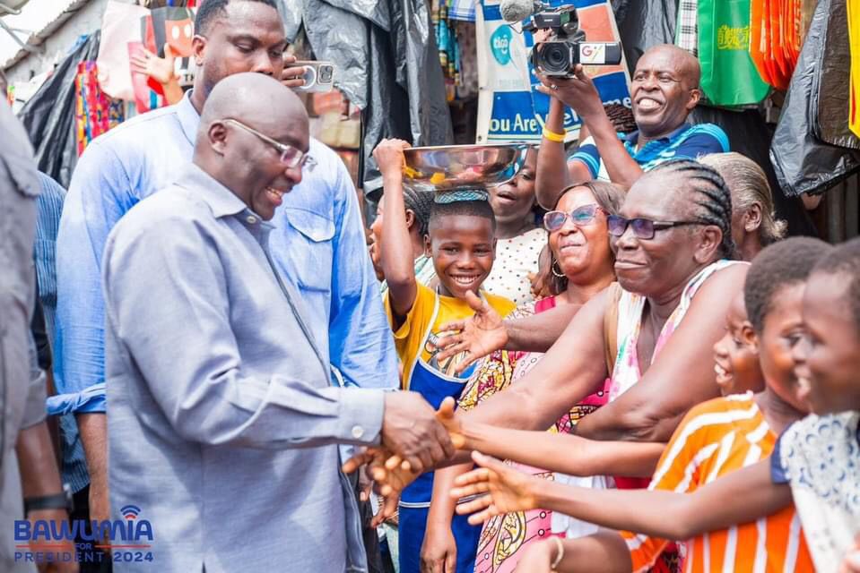 The people of Ghana are poised to join the possible trail, it is all love from the Eastern Region as @MBawumia toured koforidua and nkurakan. #Bawumia2024 #ItIsPossible #BoldSolutionsForOurFuture #GhanasNextChapter #BawumiaTours