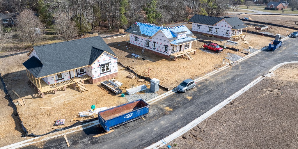 Homes are rising at Ettrick Landing! 🏡 A very special thank you to partners Maggie Walker Community Land Trust, project:HOMES and Concerned Citizens of Ettrick. Find out more below! maggiewalkerclt.org/ettrick-landin… @MaggieWalkerCLT @projectHOMES