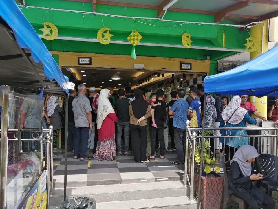 Haleem NASI Kandar pada Rabu ni mereka akan buat Jamuan makan sempena Hari Raya Aidilfitri khas meraikan pelanggan mereka, bermula dari 12 tengah hari hingga 3 petang. Jom kita pakat pi bagi memeriahkan lagi suasana tiap tahun ni..🥰🥰 📍Taman Pekaka. Nibong Tebal.