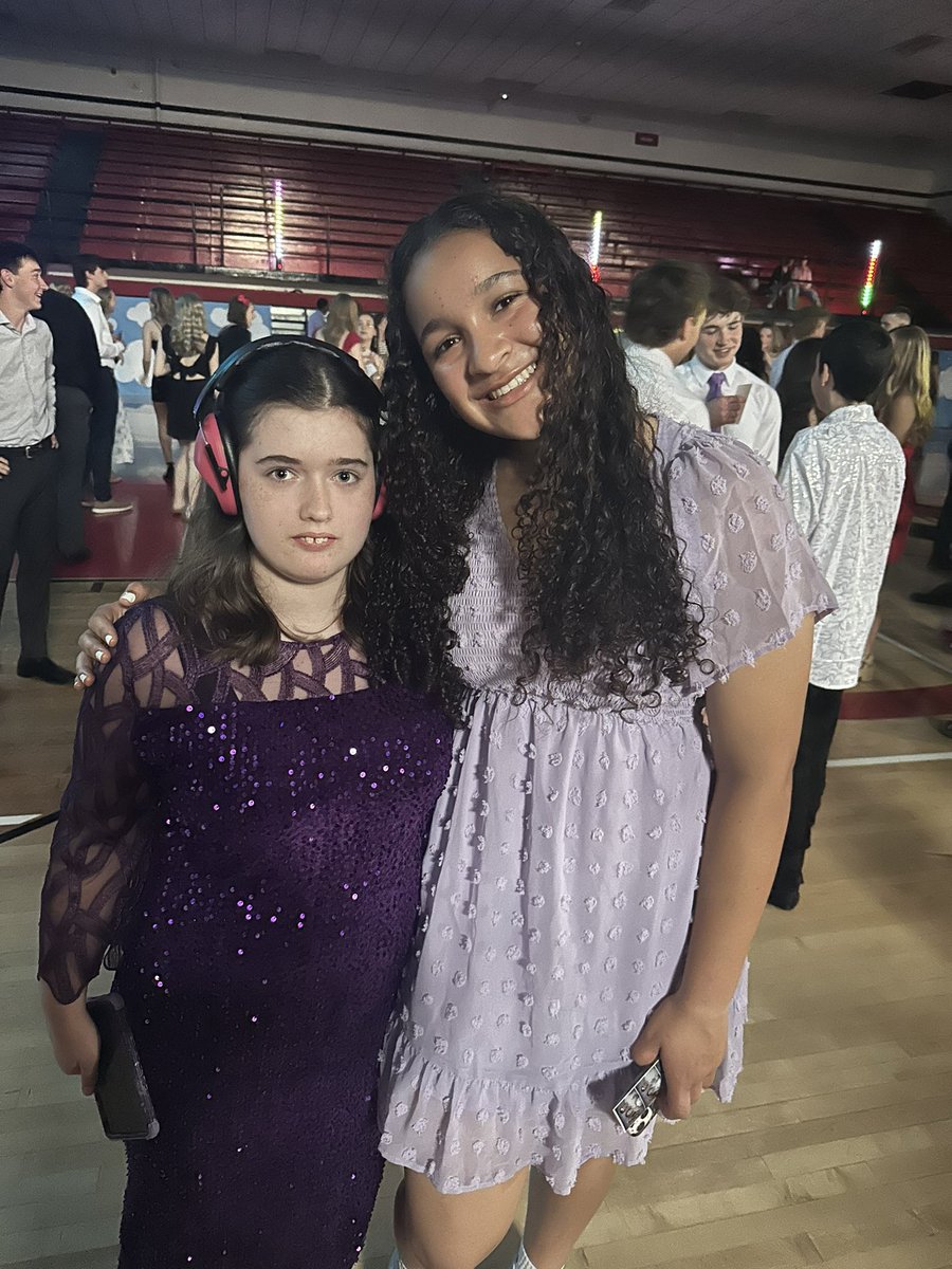 I had a great time with my buddies at Best Buddies Prom this weekend! I got to hang out with the very best people. ♥️
@BB_BESTBUDDIES 
@bestbuddies307 
@bestbuddies