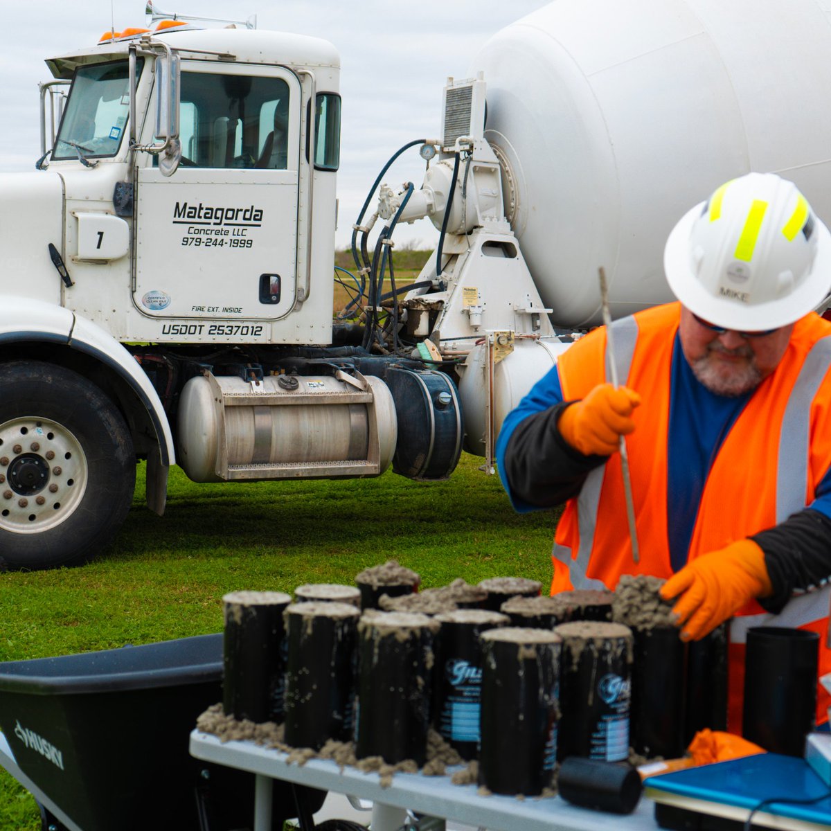 Improve ready mix concrete performance and reduce carbon footprint with Solidia SCM. It can replace up to 50% of portland cement and permanently capture 20%+ CO₂. Contact us today to learn more and try it in your mix. ➡️solidiatech.com/contact-us/