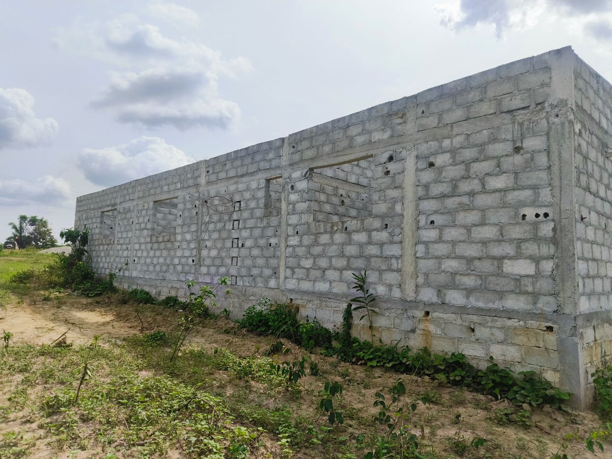 KassimDoumbia13's tweet photo. #Sécurité 🇨🇮
La ville de #Gomon dans la région de l'AGNEBY TIASSA bientôt doté d'un poste de gendarmerie.
Ici le bâtiment de ladite gendarmerie en cours de réalisation .
#CIV225 https://t.co/2wK1a4ekTu