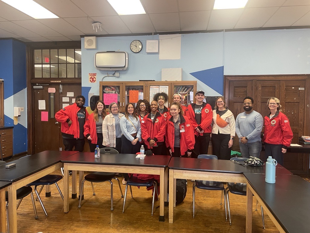 DBundrige's tweet photo. Earlier this spring, our new Program Sponsor @PHLYINS visited their sponsored team, Olney High School, for a school tour and roundtable discussion. We thank PHLY for supporting @CityYearPhilly and look forward to growing our partnership. https://t.co/tqn8vqMCQq