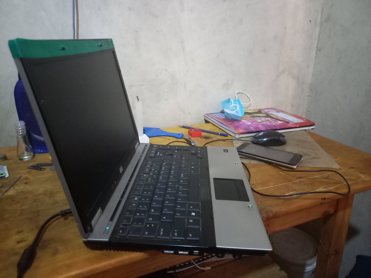 ChaooCharles's tweet image. How it started vs How it&apos;s going 

Wue 😂 can&apos;t believe i used to  code with that laptop, dead battery, 3gb ram, low processing power. I literally didn&apos;t go the mobile dev route cause the laptop couldn&apos;t handle android studio!