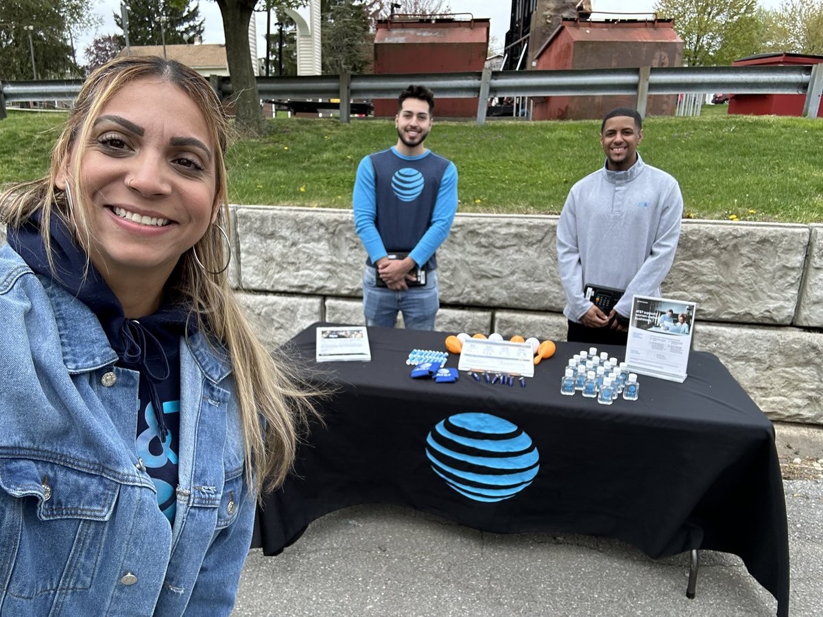 Catty Eats Fest with the Whitehall crew! Locked in some great leads! 💪🏽 @32JordanMichael @Yanet0884 @MikeSBurgess_ @Victorrparedes