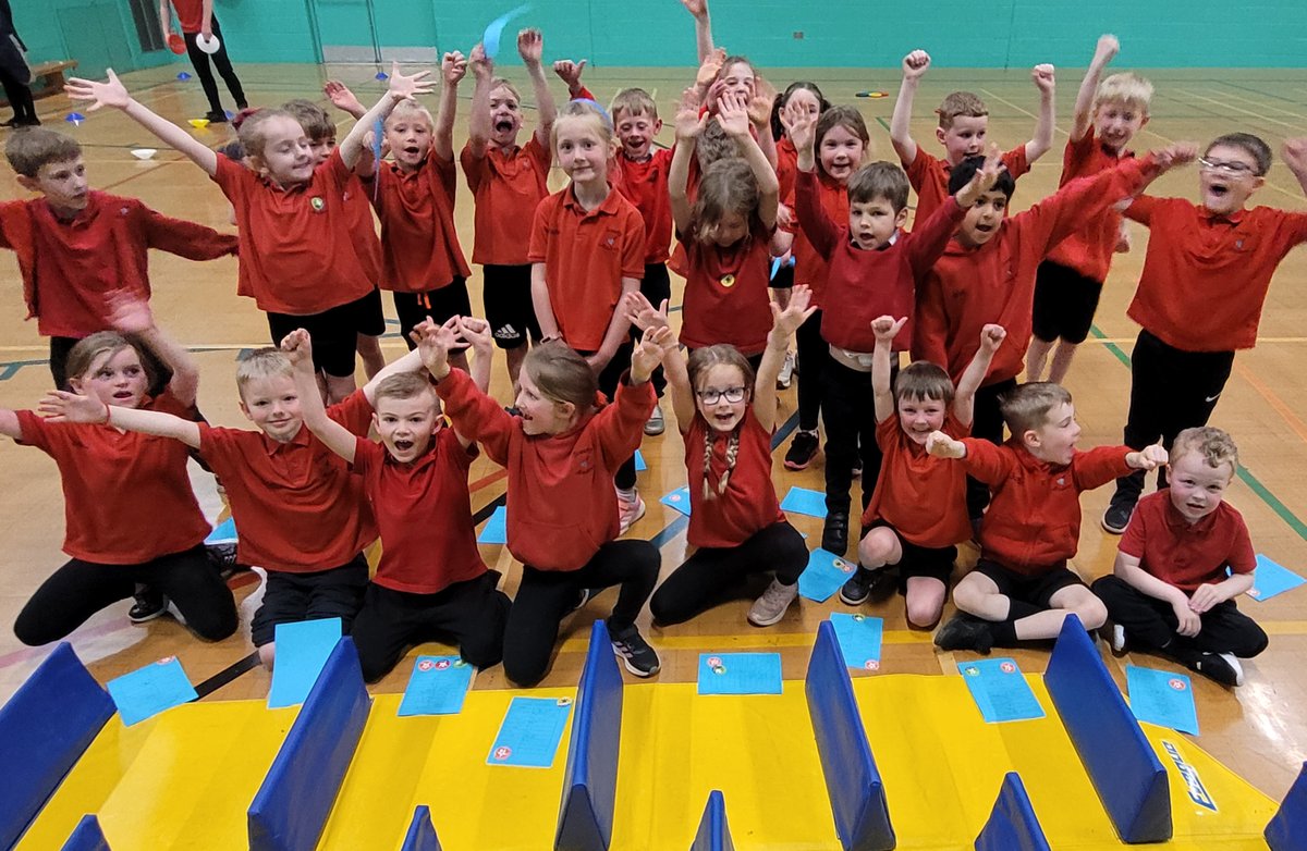 Y1 class had a wonderful afternoon of setting personal bests during their @letsgetahead KS1 #Athletics event. They did lots of #running #jumping and #throwing #InspiringAthletesForTheFuture