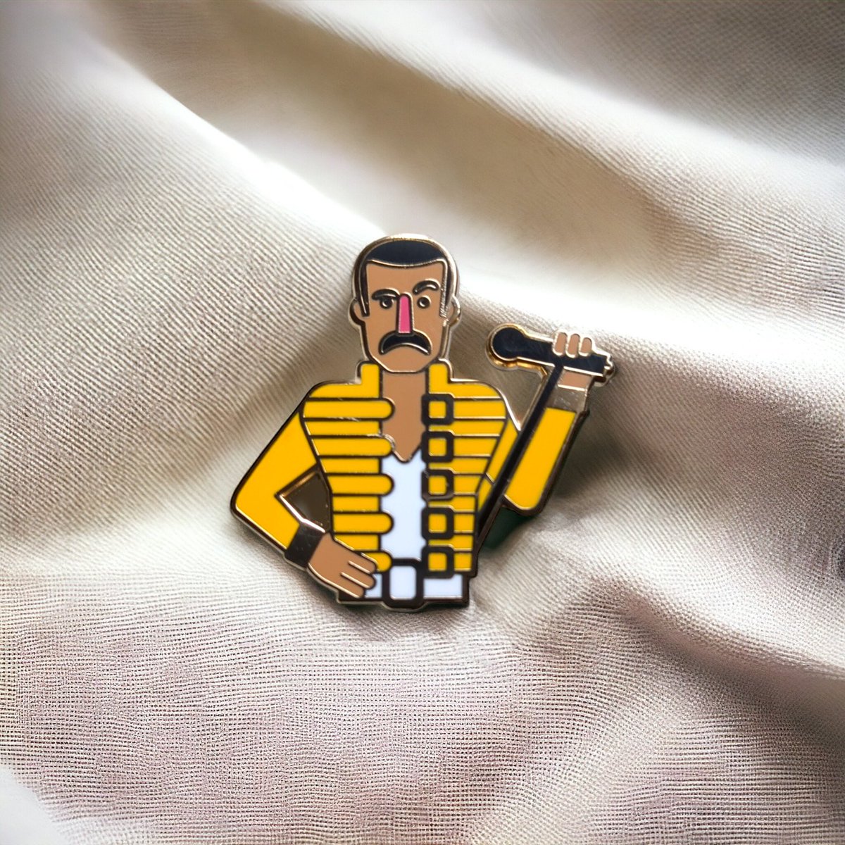 Freddie Mercury #PinBadge I want it all!
