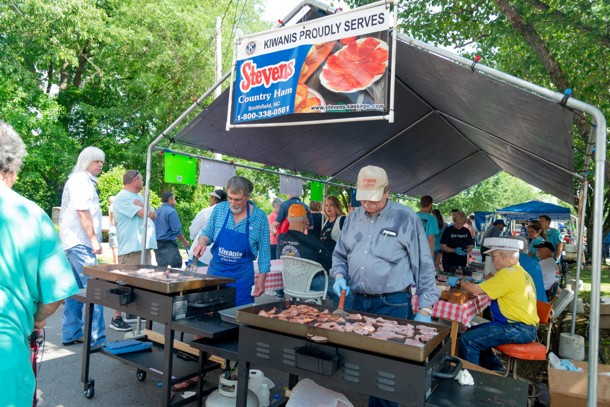 Don't forget - this Saturday, May 4th, is the annual Smithfield Ham & Yam Festival. Come out for vendors, concerts, face painting, ham biscuits, and more!
bit.ly/38BCyG9 
#VisitJoCo #JoCoEvents