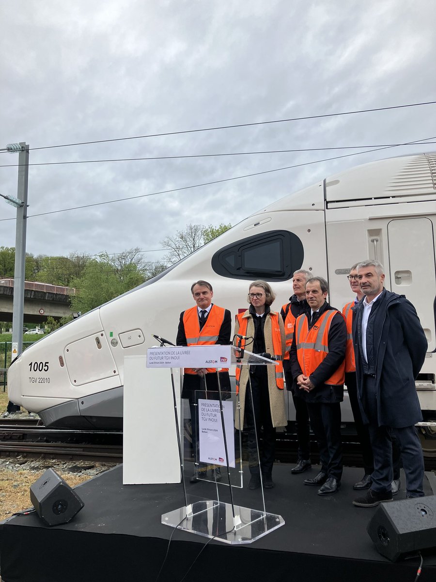 Grande émotion de dévoiler chez @Alstom à Belfort la livrée du TGV M, un investissement de 3,5 milliards d’euros de @SNCFVoyageurs. Plus capacitaire et plus agile : ce futur @TGVINOUI sera notre actif stratégique pour répondre au double défi de la croissance et de la concurrence.