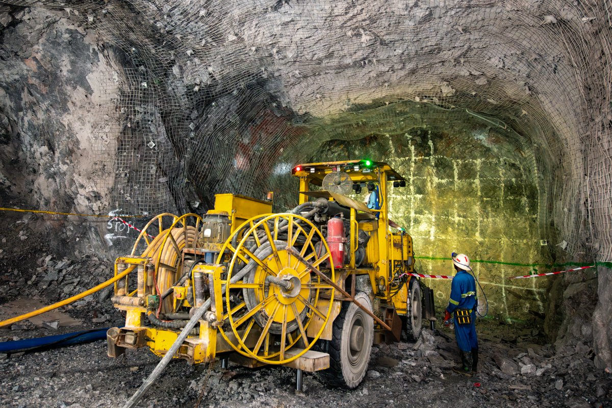 IvanhoeMines_'s tweet image. 🏗️Considerable progress is unfolding at the #Kipushi Mine in the DRC, both at surface and below! Construction of the new 800,000-tonne-per-annum concentrator facility is nearing completion and ahead of schedule for first production in the coming months.
#zinc #copper