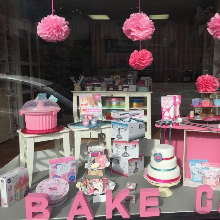 Pink Icing Company on Portland Road @IcingAnna - Enjoy their cake-making lessons and buy supplies from them!
#Cake #LearnToBake #SE25 #SouthNorwood #CakeMaking #Baking