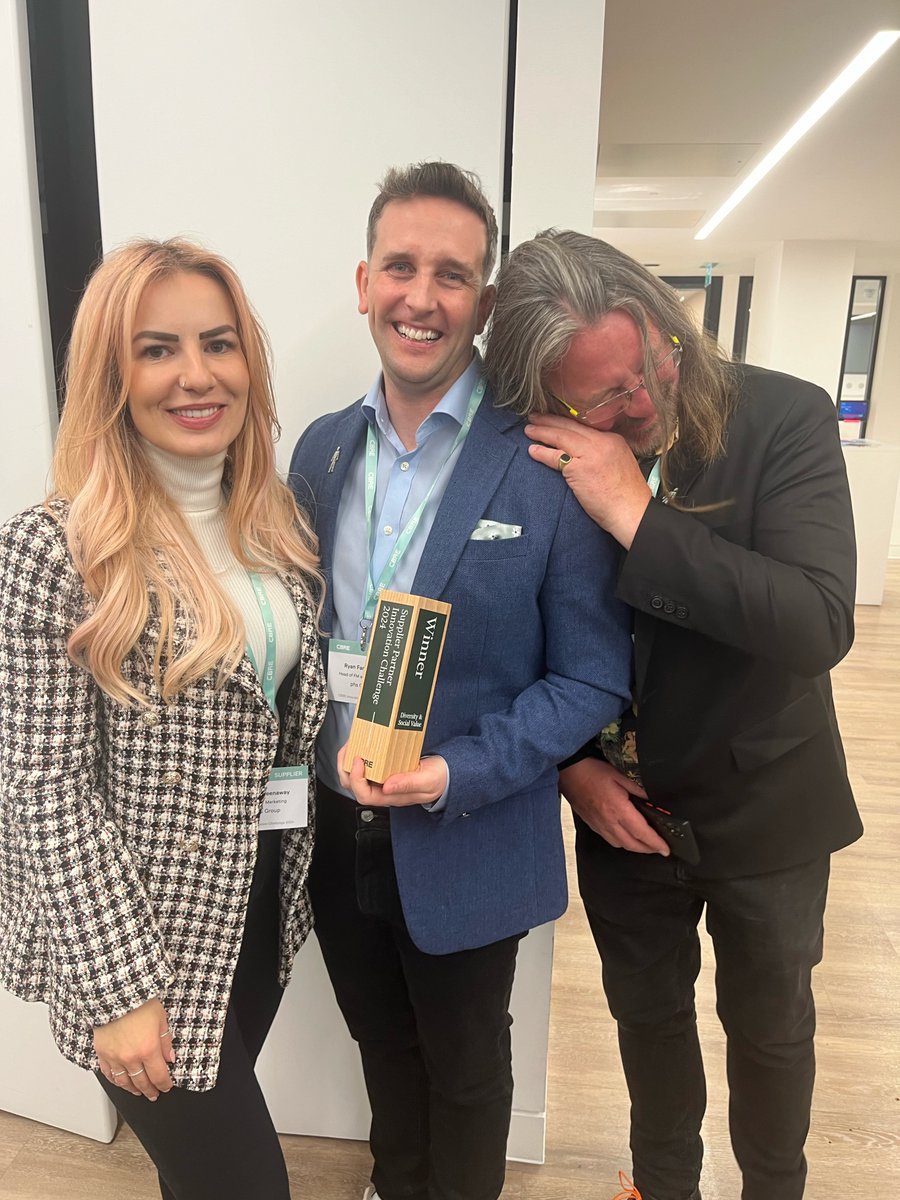 We're thrilled to have won the Diversity and Social Value award for our male incontinence Dispose with Dignity campaign with @ProstateUK, at the
@CBRE Supplier Innovation Day!

📷: Kelly (phs), Ryan (phs), Jonathon (campaign ambassador)

#phsPurpose #CBRE #DisposeWithDignity