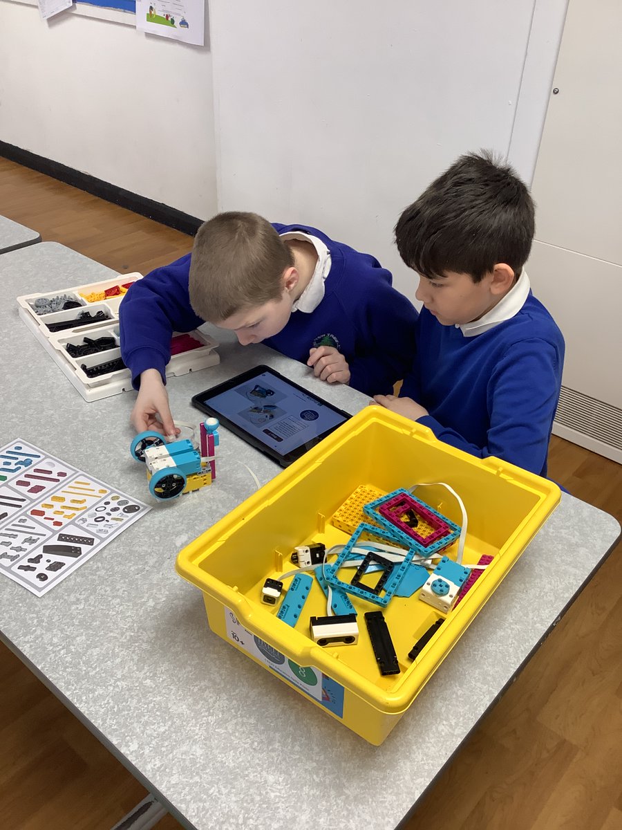 MissHarrisYTP's tweet photo. Our pupils were lucky enough to take part in a Robotics Workshop delivered by the RAF. The children built and coded robots to navigate coding tracks. They were challenged to modify/design robots to complete a range of challenges @TrustVictorious @hyetteducation  @YewTreePrimSch https://t.co/KZoDSFFK1S