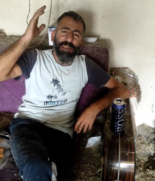 Sosyal medyada 'enerji içeceği' videolarıyla tanınan Neşet Turan, karayolunda yürüyerek canlı yayın yaptığı sırada kamyon çarptı. Sosyal medya fenomeni Neşet Turan hayatını kaybetti.

#NeşetTuran