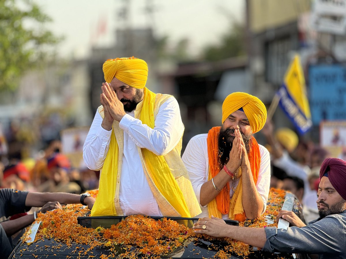 Grateful beyond words to the people of Shri Anandpur Sahib Lok Sabha Constituency for their overwhelming support at today's monumental roadshow in Ropar. Heartfelt thanks to the heart throb of Punjab Hon'ble CM @BhagwantMann Saab,our dedicated MLAs, & Halka incharges for making…