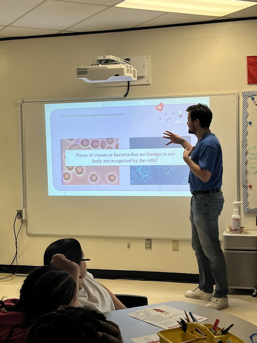 AndreaDonato123's tweet photo. Thank you to #letstalkscience for talking to us about Immunology! We learned about how bacteria is transferred and the importance of keeping ourselves and others safe. @StElizabethOCSB https://t.co/jxZQ9RbERp