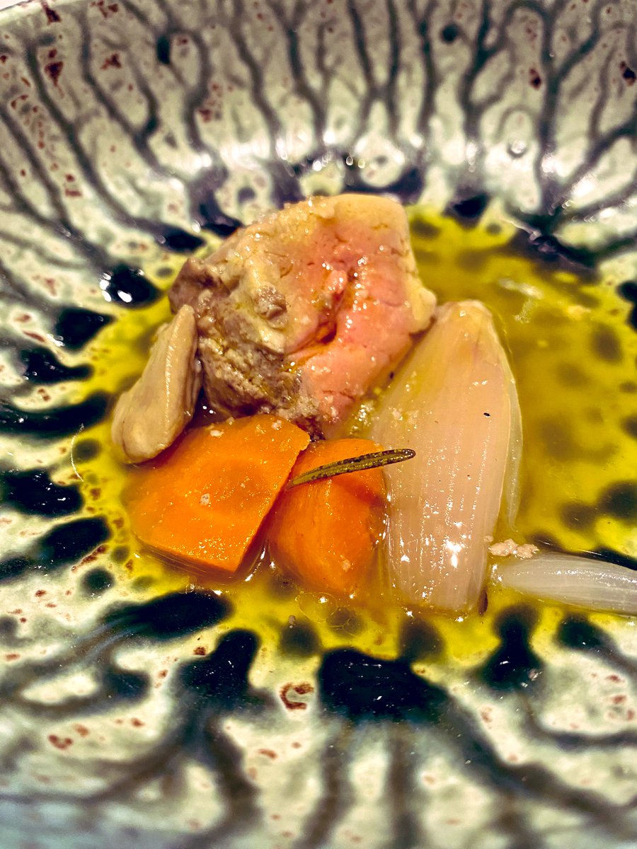 carlosAtMad's tweet photo. Festival en @R_lakasa de César Martin: 
  - Fino de añada 2015 W&amp;H y vermú Zechinni 
 - Espárrago blanco 
 - Huevo frito con esparraguines 
 - Foie Gras en escabeche
 - Steak Tartar 
 - Cordero ibérico Agnei 
 - Tabla de Quesos
 - Tarta queso azul 
#QueBienSeComeEnMadrid #Lakasa https://t.co/LLW93poyNp