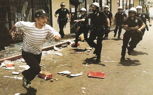 #OtD 29 Apr 1992 following the acquittal of police officers caught on film beating Rodney King, riots erupted across LA in the biggest urban revolt since the 60s, with widespread arson, looting and property damage estimated at over $1 billion stories.workingclasshistory.com/article/10072/…