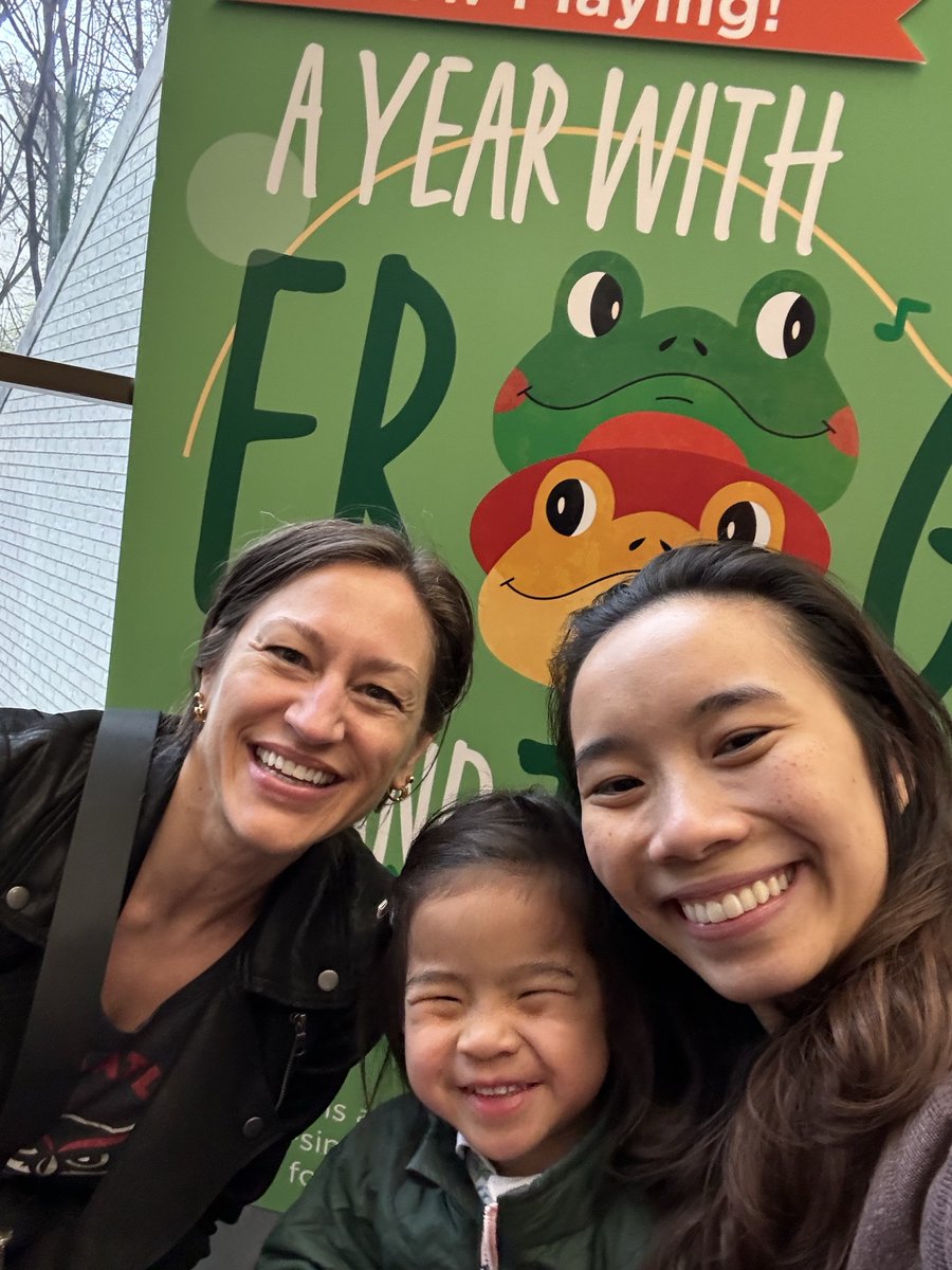 Pure delight reconnecting with my childhood friends #FrogandToad (set to music, no less) – and introducing them to a new generation! Highly recommend Children's Theatre Company musical, A Year with Frog and Toad! 🤩🎵🐸🤗📖 childrenstheatre.org/whats-on/frog-… @ChildrensTheatr