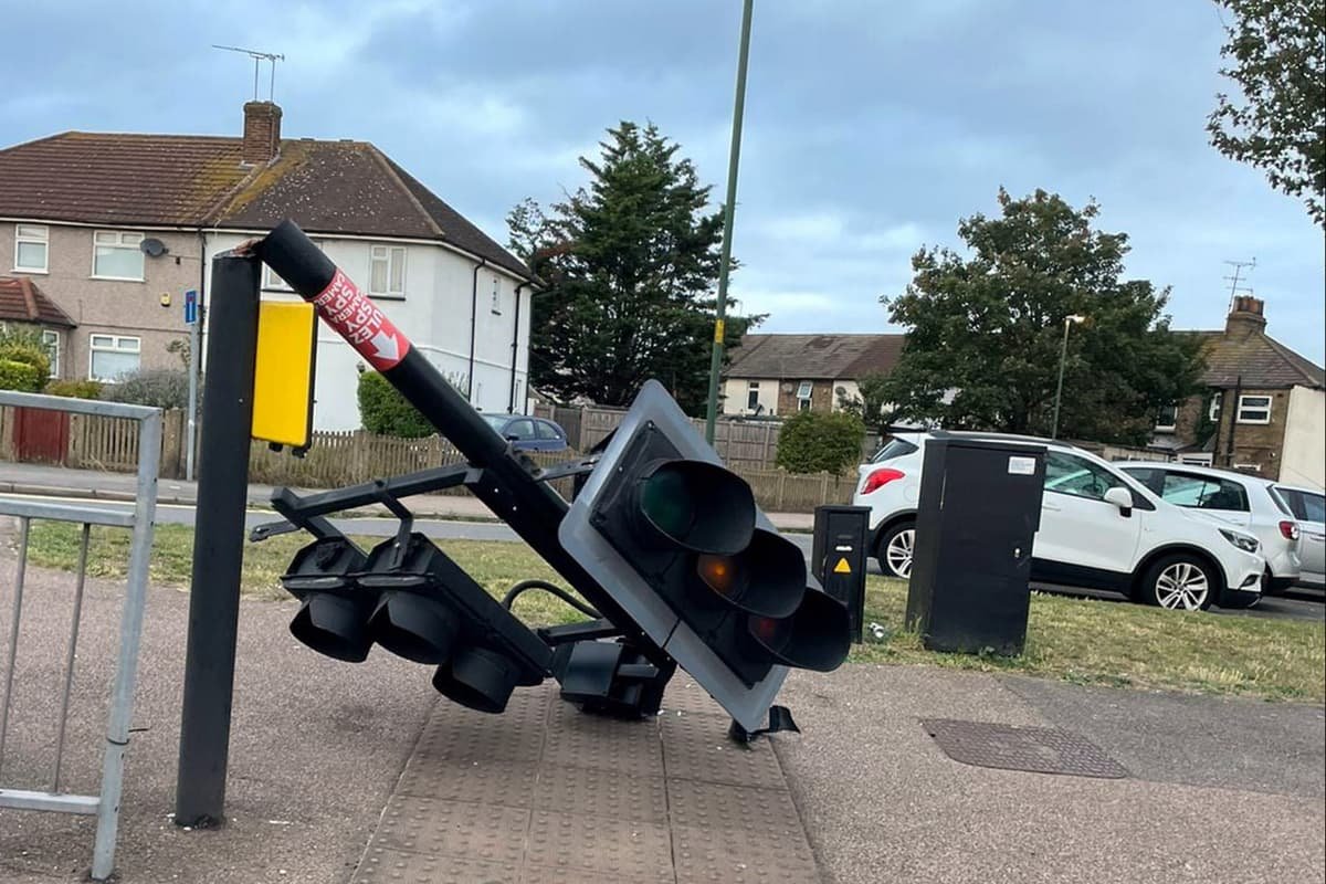 The spectacularly successful 'Blade Runners' continue to destroy traffic surveillance cameras in London (there to fight 'climate change'). Several hundreds have been wrecked. The local Green govt says this is 'greatly limiting' their ability to monitor our movements.