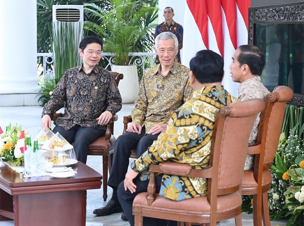 Hari ini saya turut mendampingi Presiden RI Joko Widodo di Istana Bogor untuk bertemu dengan Perdana Menteri Singapura Lee Hsien Loong dan juga Wakil Perdana Menteri Lawrence Wong yang akan menjadi Perdana Menteri Singapura pada 15 Mei mendatang. Pertemuan ini dilakukan dalam…