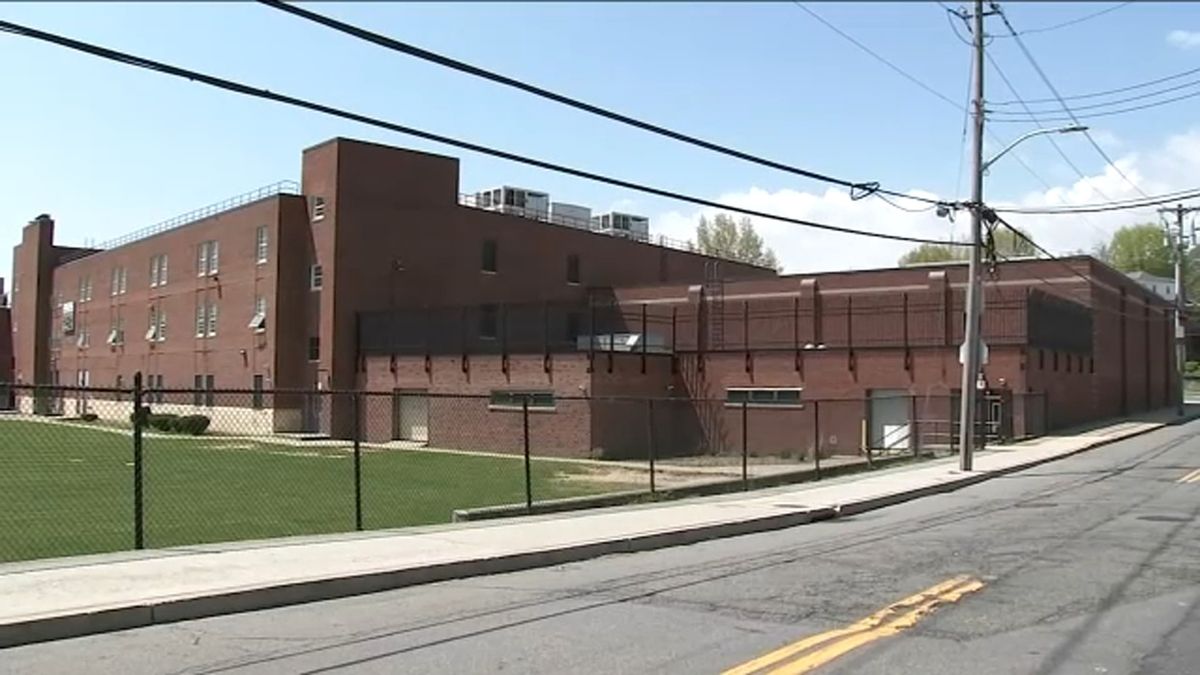 Family to sue Yonkers education system after video shows daughter being attacked outside school abc7ny.com/yonkers-fight-…