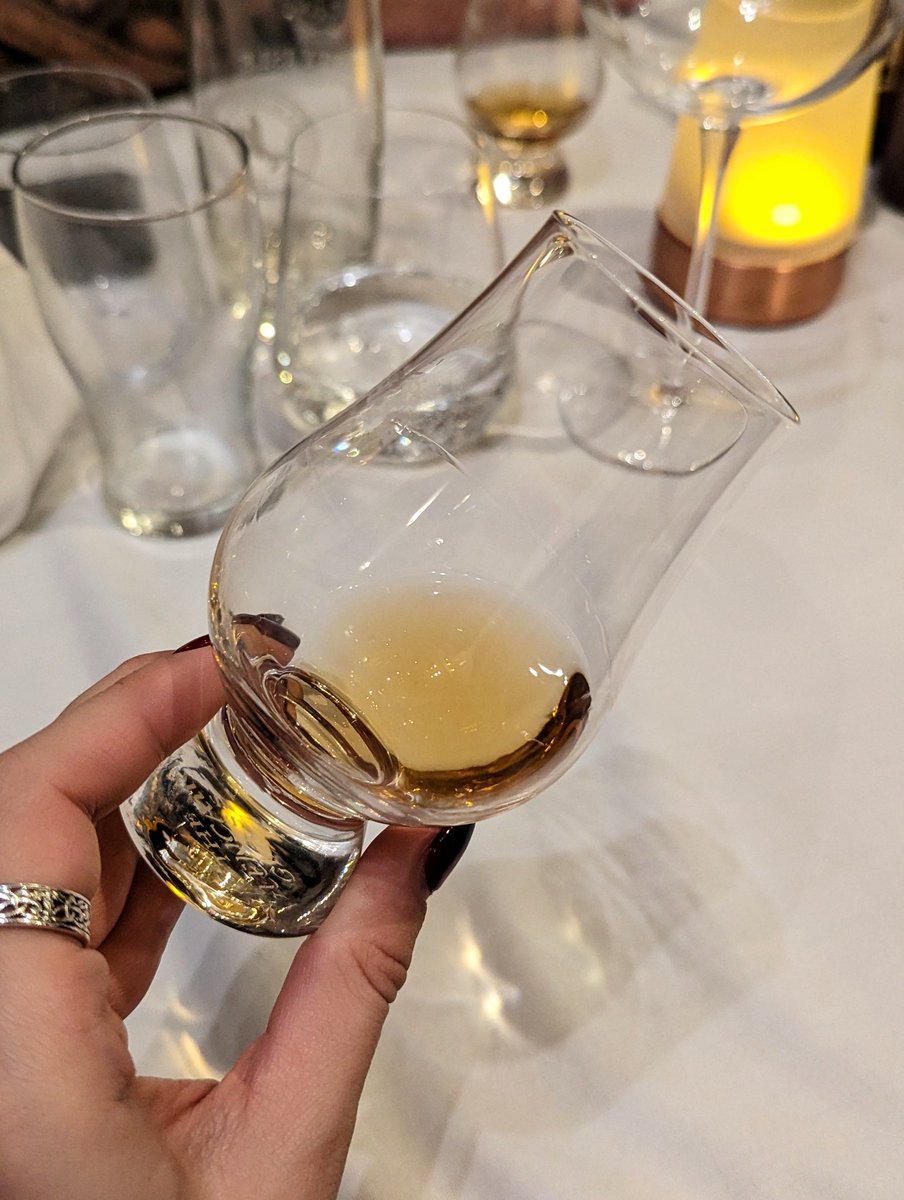 castlesandcask's tweet photo. Today I was reminded of a work trip last year where I was lucky enough to try this delight from the team at @HolyroodWhisky - I now regret not getting a bottle! 😢🥃
 #workperks #whiskyindustry https://t.co/5se5OQB49g