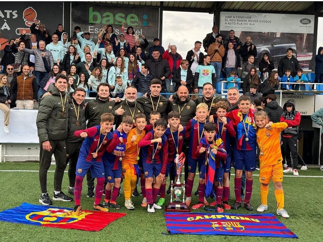 🏆 𝐓𝐀𝐑 𝐔𝟏𝟏 𝐏𝐑𝐎𝐌𝐈𝐒𝐄𝐒 𝟐𝟎𝟐𝟒 👉 𝐒𝐔𝐁-𝟏𝟏 𝐀 📅 Quarts de final ✅ Valencia (3-0) 📆 Semis ✅ US Villejuif (1-0) 📆 Final ✅ Real Betis (1-0) 👏 𝐂𝐀𝐌𝐏𝐈𝐎𝐍𝐒! Heu fet un gran torneig que segur que us serveix per a la vostra formació! #FCBMasia 💙❤️