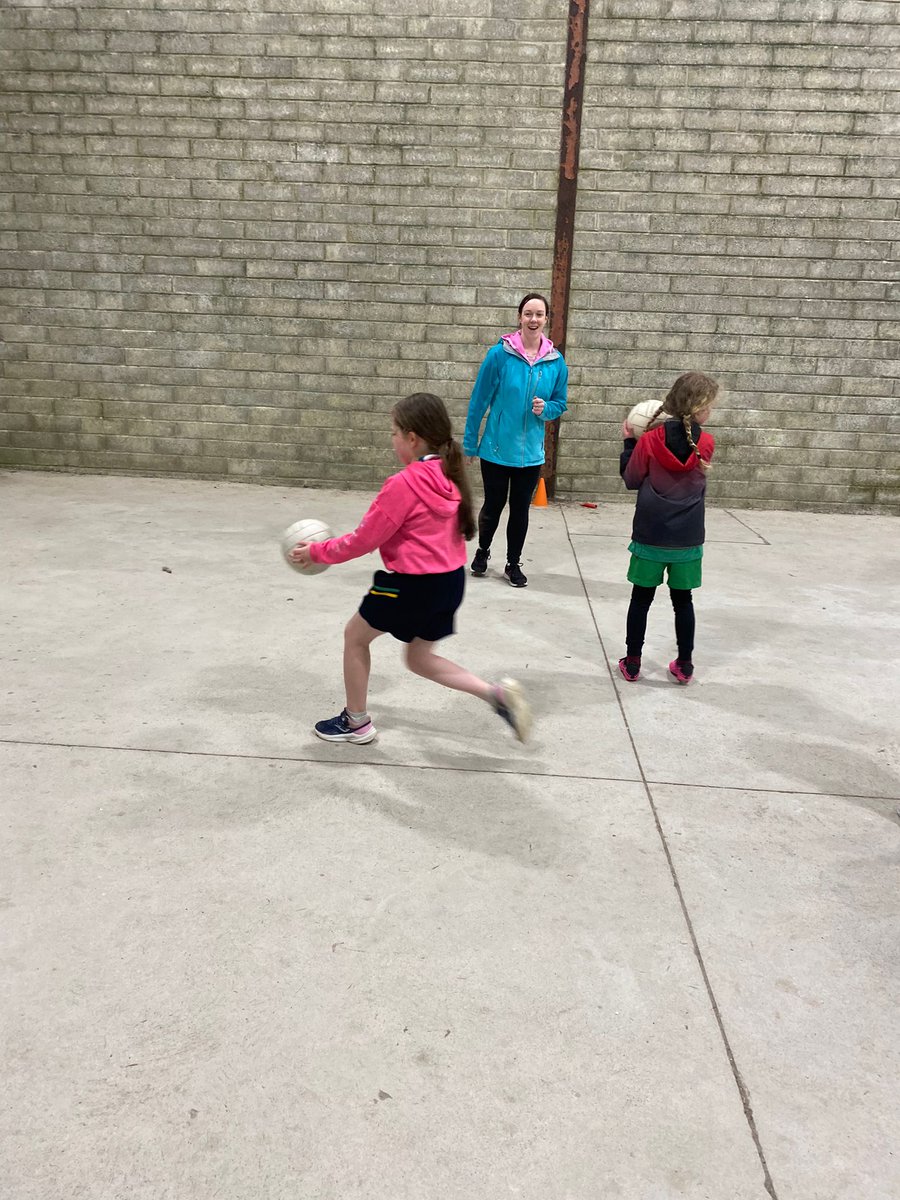 Well done to our brilliant U8s team who were simply excellent this evening in their training session. The girls gave 💯. Thanks to the girls fantastic coaches for all their encouragement 👏 
#SeriousSupport #CanSeeCanBe