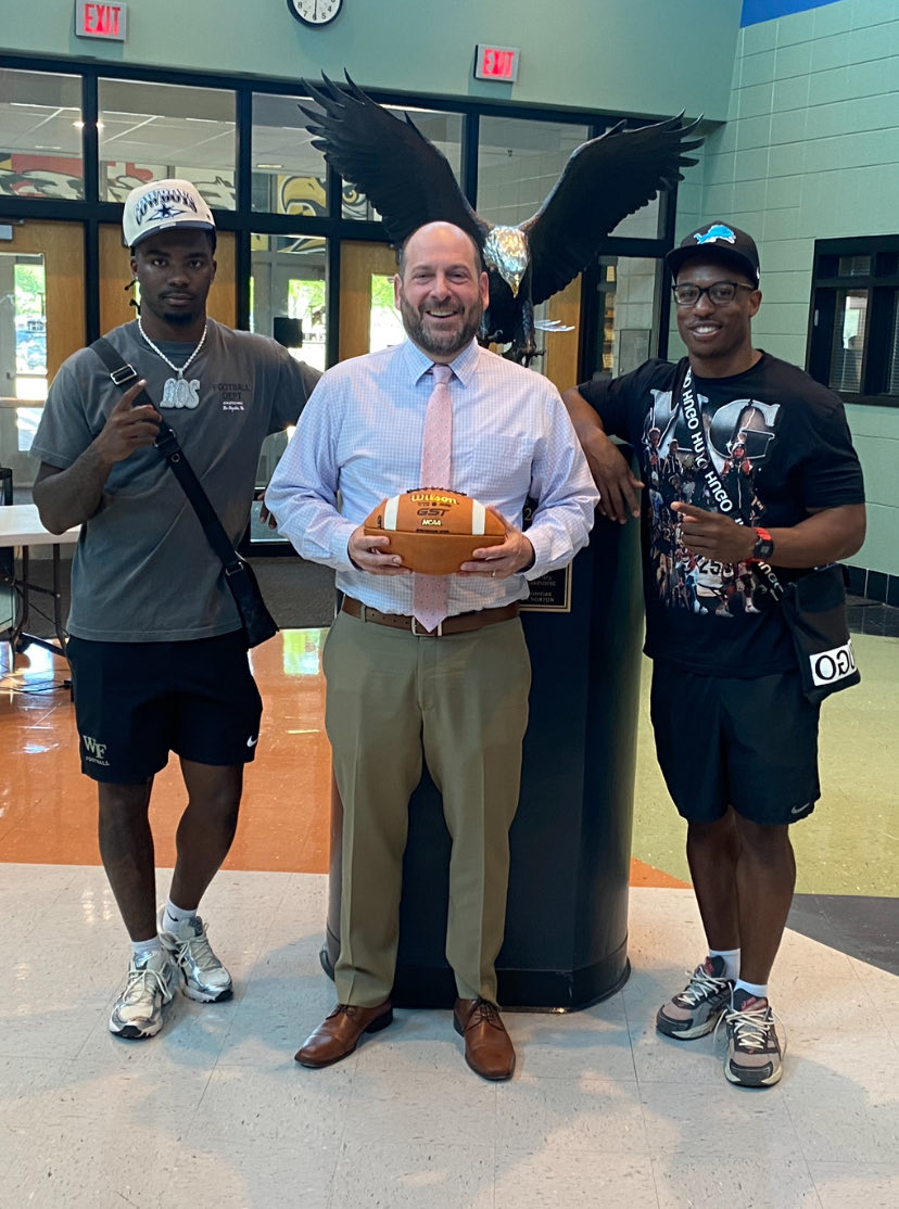 2500 Davis Road had the coolest of visitors this afternoon. We appreciate ⁦@ChelenGarnes⁩ and ⁦@walkinseatbelt⁩ coming back to their roots and speaking with Mr. Kaple, former coaches/teachers before embarking on their NFL careers! ⁦@dallascowboys⁩ ⁦@Lions