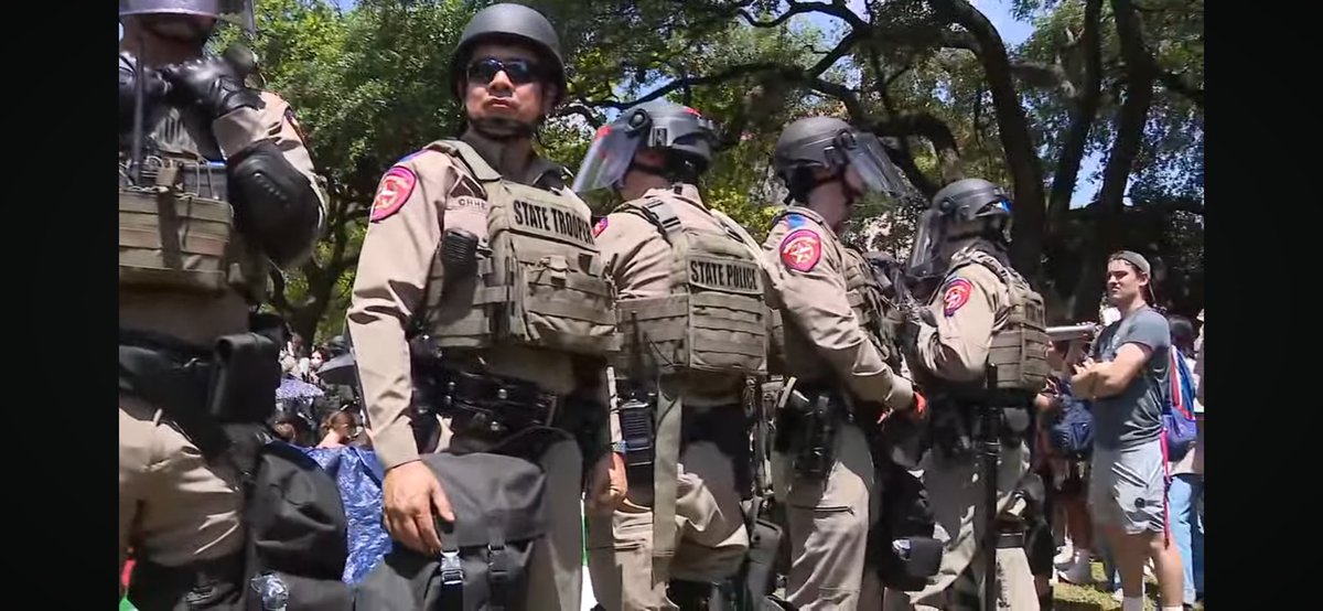 I love living in a police state.

God I can't wait to the DNC this summer in Chicago

#DNC #Chicago #Protest #FirstAmendment #Israel #Palestine #Gaza #Hamas