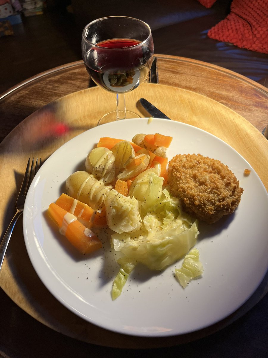 Comfort food for dinner:
Chicken Kiev & vegetables
with a glass of Languedoc red. 
Bon no appétit!!