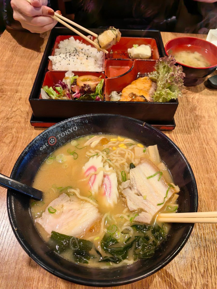 bhsierra's tweet photo. London is very lively day and night. You can meet people from all countries here. Every Japanese restaurant you walk into at night is full of people. The ramen is so delicious. I don’t know why I love eating noodles after I’m over 30. https://t.co/6DNKf6jTzx